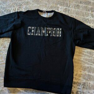 Men’s size XL champion Crewneck